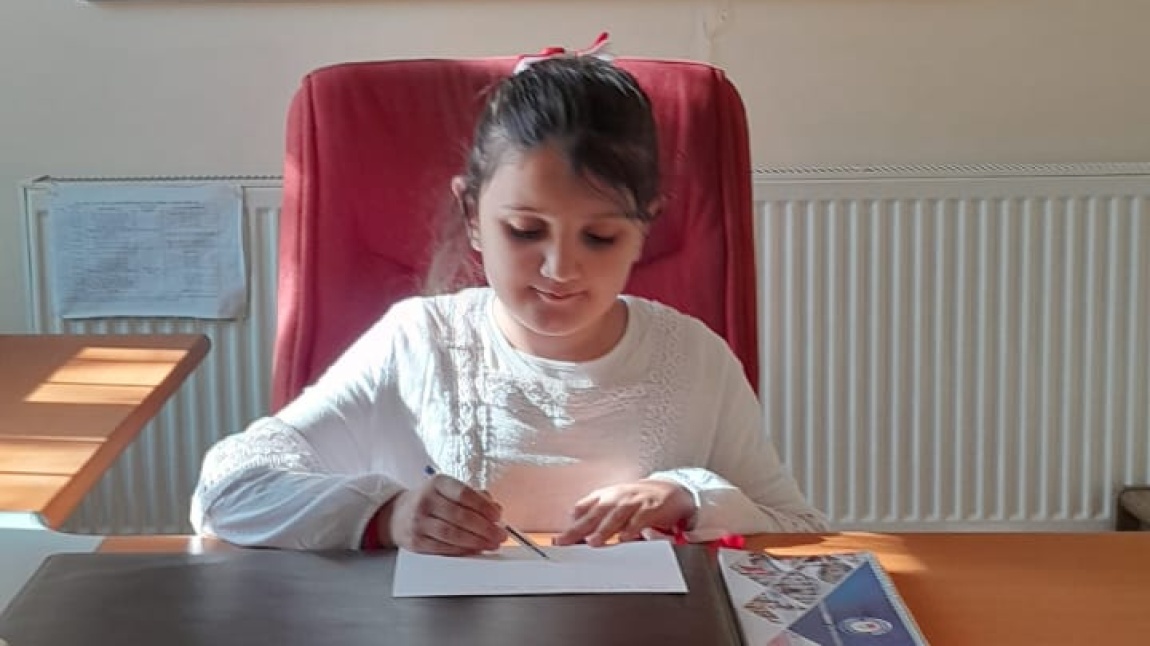 23 Nisan Ulusal Egemenlik ve Çocuk Bayramı vesilesiyle müdür koltuğuna Hatice Temam YILMAZ oturdu.